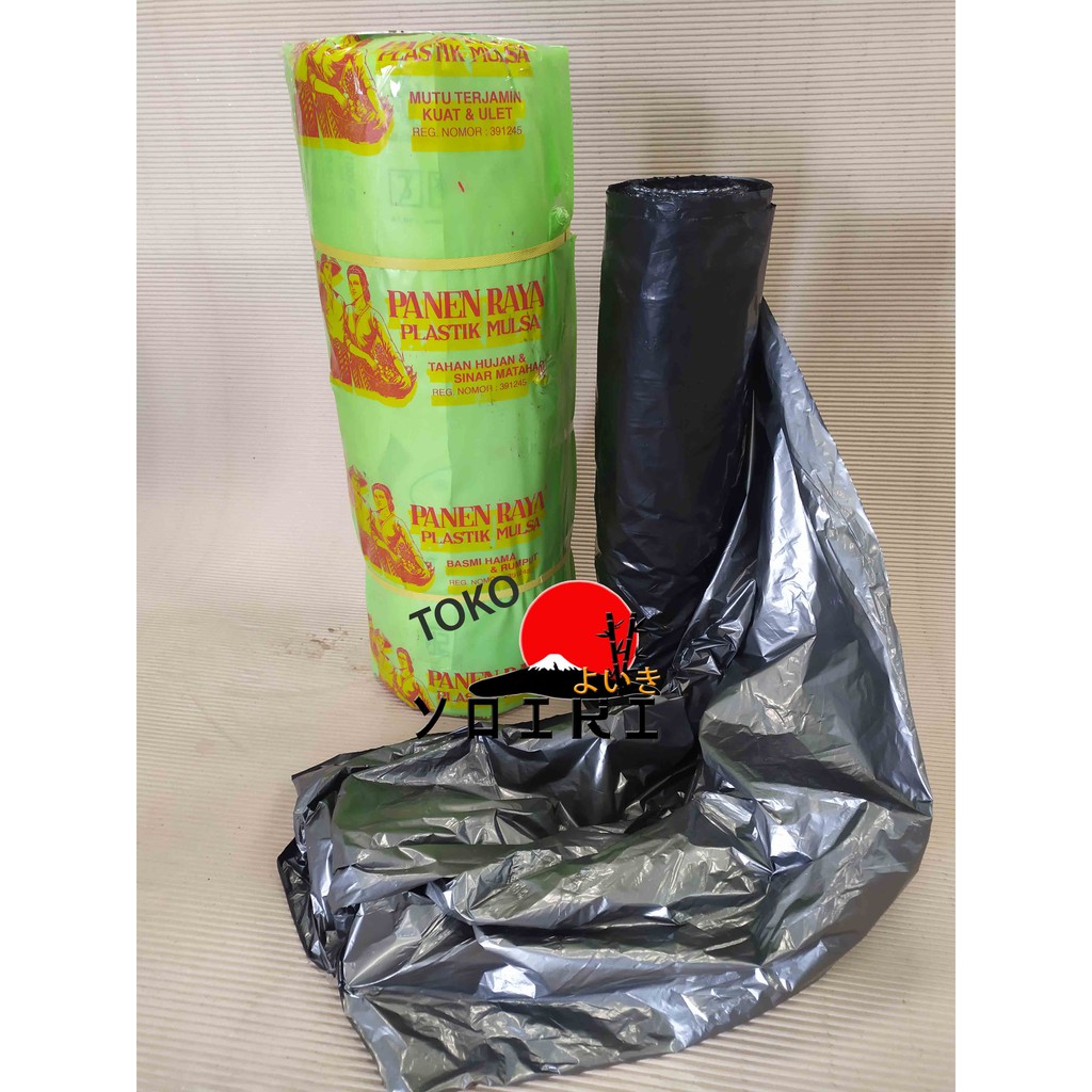 Plastik mulsa hitam perak untuk pertanian merek "Panen Raya"