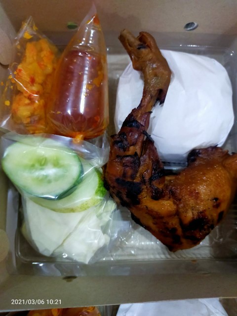 Sendok Makan Plastik Bening Isi 25