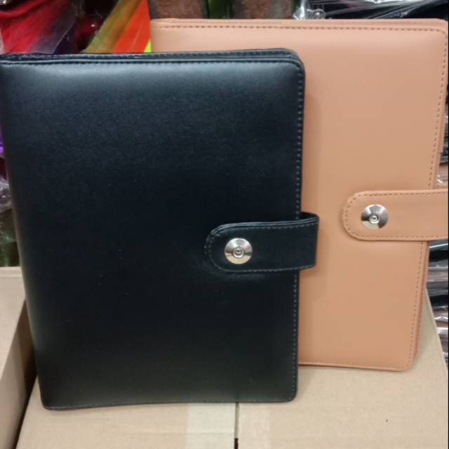 

BINDER KULIT POLOS UKURAN A5 RING 20
