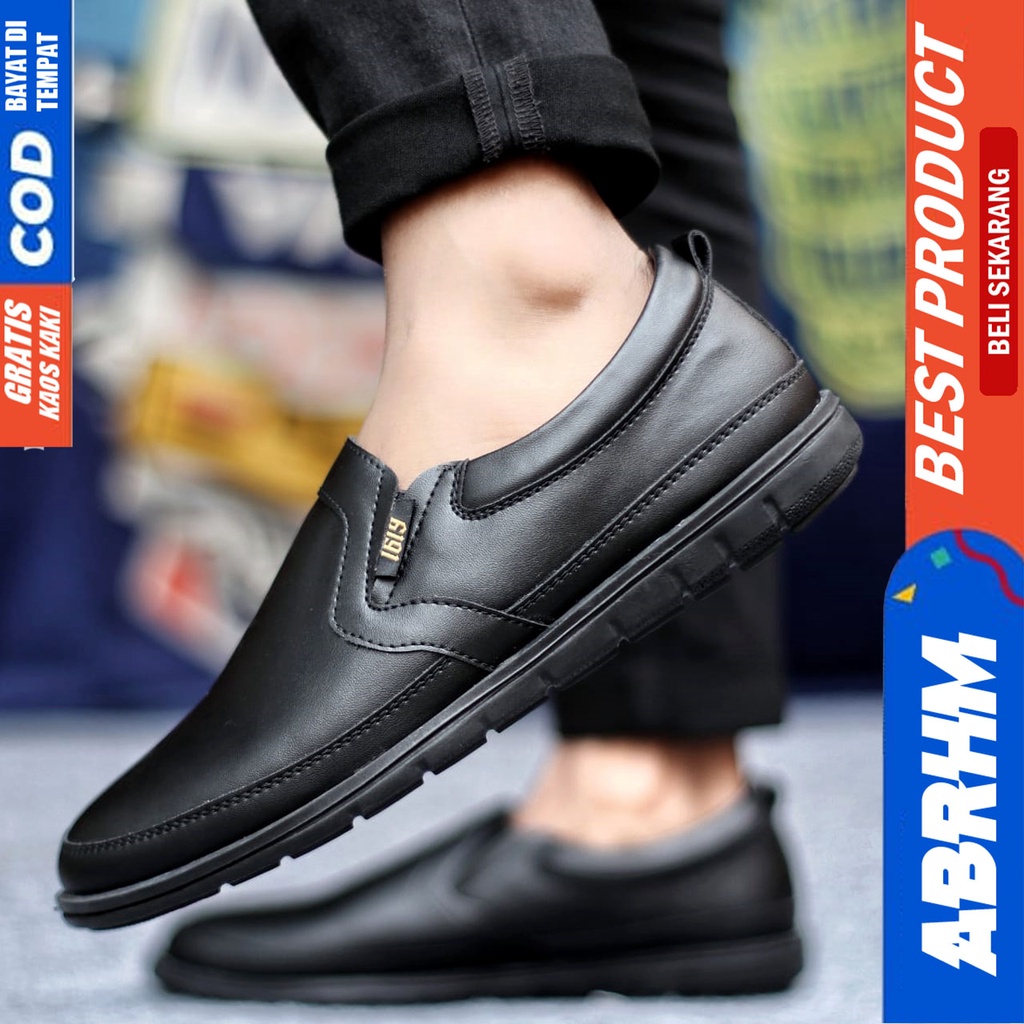 Sepatu Slip on Pria Santai Casual Formal Kulit Syntetic Kerja Kantor Kuliah Kondangan Hitam Keren Terbaru