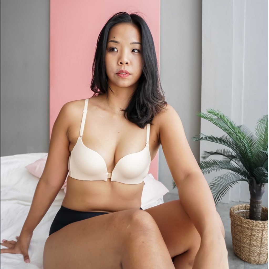 FREE Pouch Frisey Seamless Bra kait depan BH  buka  depan 