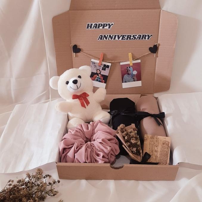 

Sale!!! Hampers Jilbab/Giftbox Hijab/Kado Ulang Tahun/Kado Anniversary/Wisuda - Paling Dicari