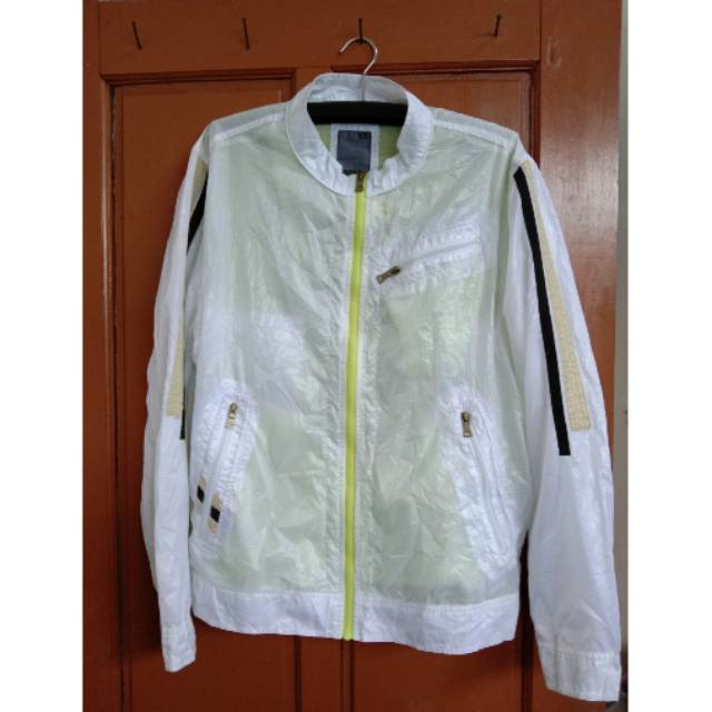 Jaket running preloved thirft