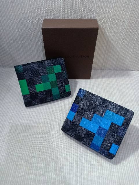 Dompet L'V Graphite Pixel