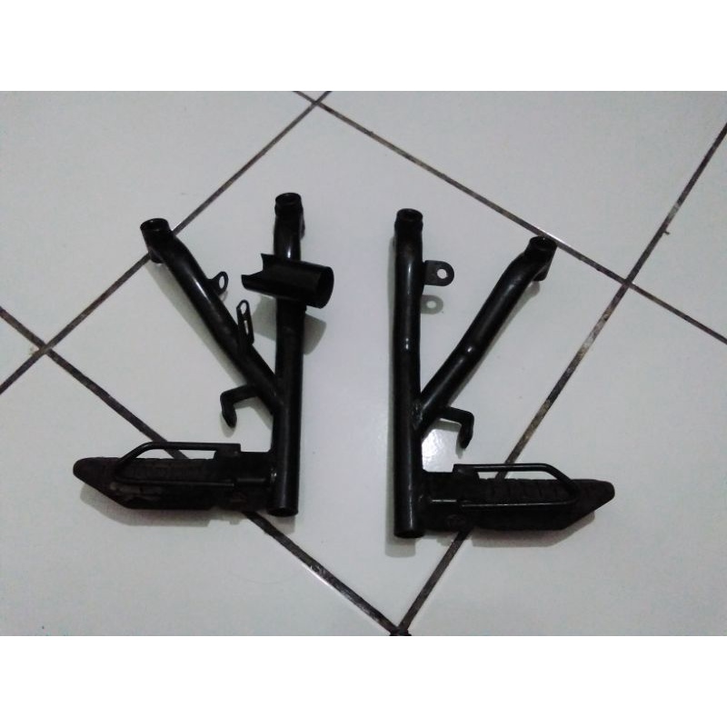 FootStep Vario 110 Lama Karburator Varla Pijakan Dudukan Kaki Foot Step
