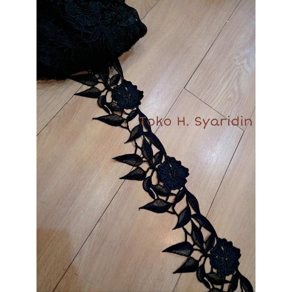Renda Bordir Bunga Hitam per meter / mt 15