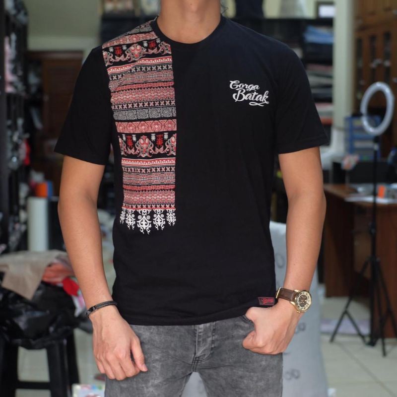 KAOS CKT ULOS HITAM GORGA BATAK FAMILY