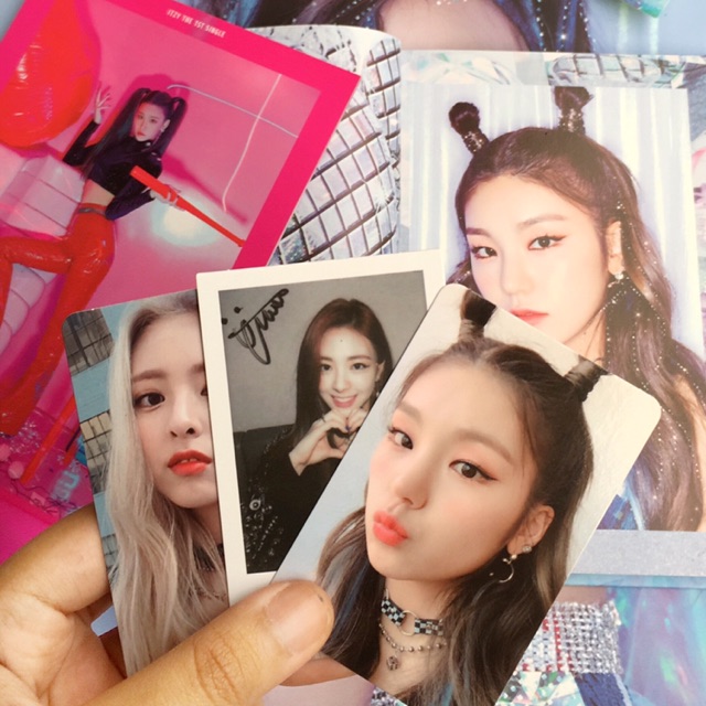 Album ITZY ICY ver / FREE ALBUM ITZY IT'Z DIFFERENT