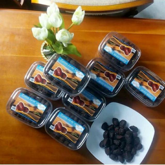 

Kurma Coklat isi Kacang
