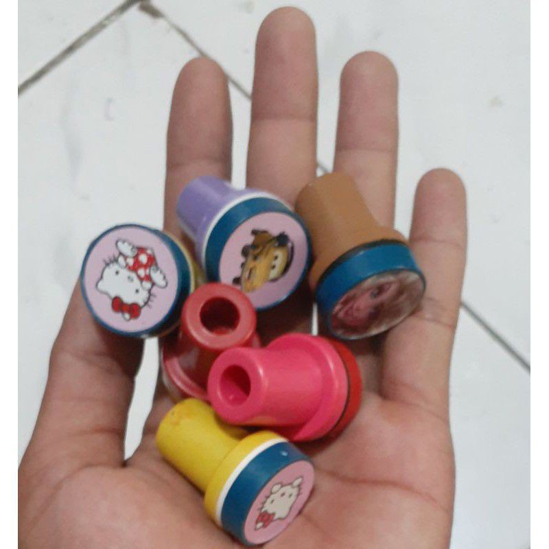 

mainan stempel karakter isi 20 pcs