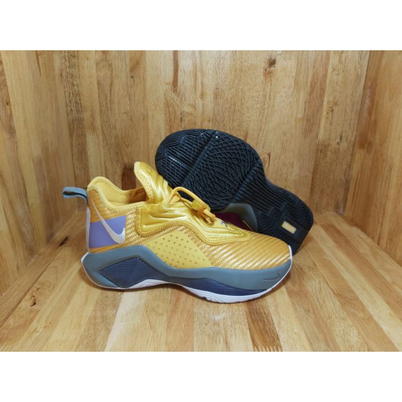 sepatu basket Nike lebron 14 Lakers .