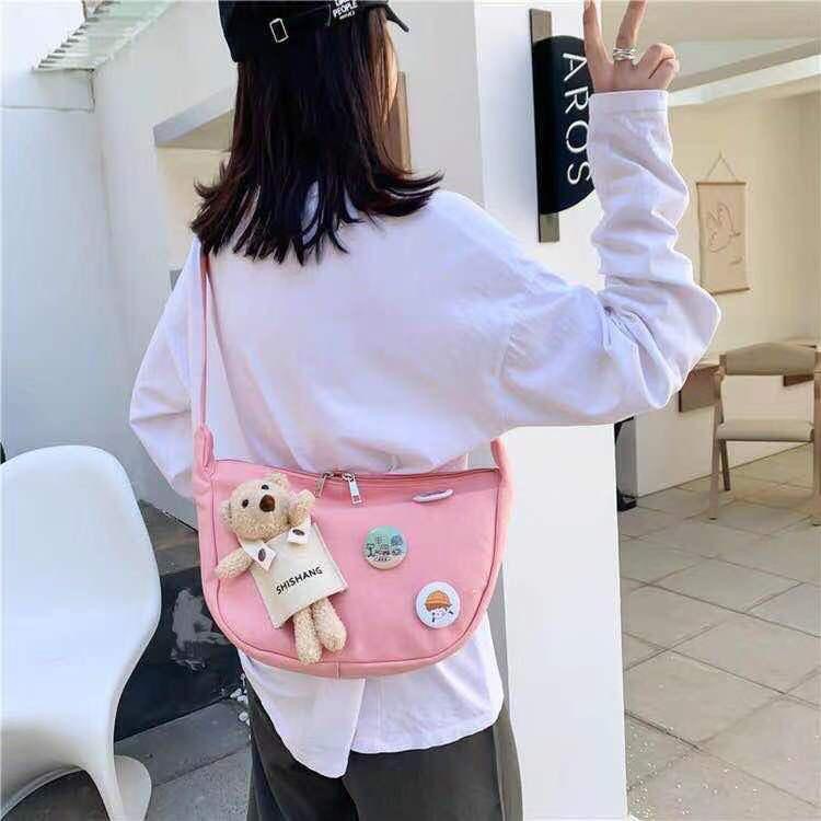 Tas Selempang Sling Messenger Bag Wanita Bahan Kanvas Boneka Bear Beruang dan Bros Lucu Janice