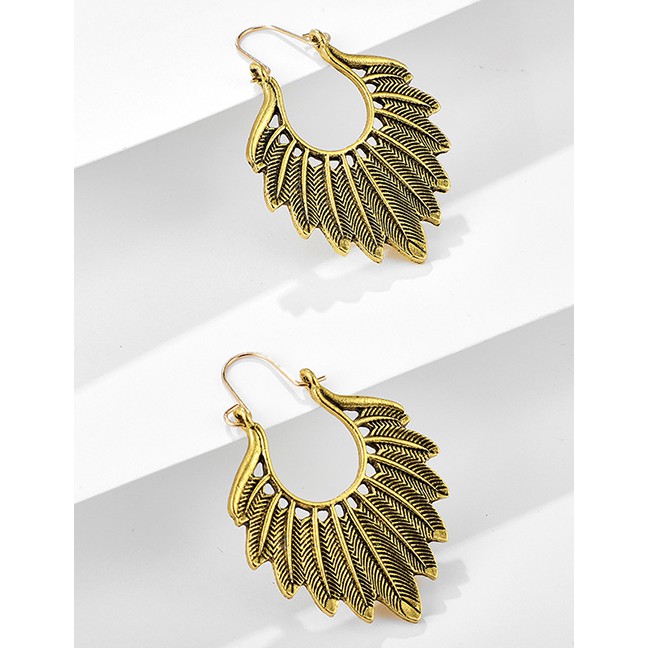 LRC Anting Tusuk Fashion Gugin Leaf Alloy Embossed Geometric Earrings K09803