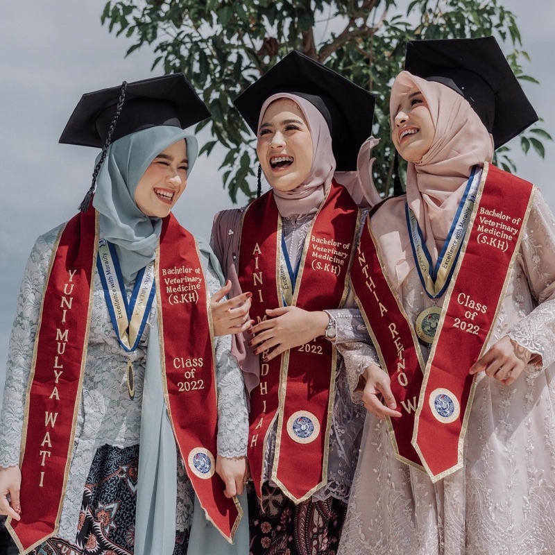 SELEMPANG WISUDA OXFORD UNIVERSITY LEHER 2sisi