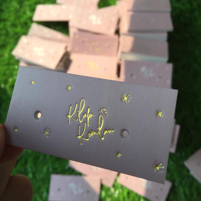

Hangtag Anting Custom premium logo gold & silver foil, kertas tebal 1 ml, lebih tebal dari atm