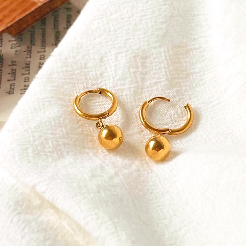 Anting Panjang Jatuhkan Manik Bulat Titanium Wanita Anti Karat dan anti luntur asli Emas 18K Aksesoris Perhiasan