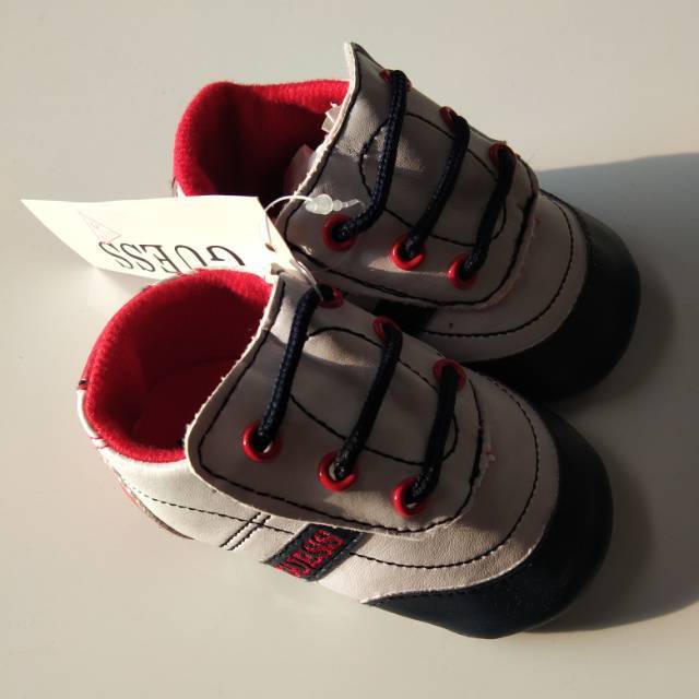 SEPATU BAYI  PRE WALKER SHOES GUESS