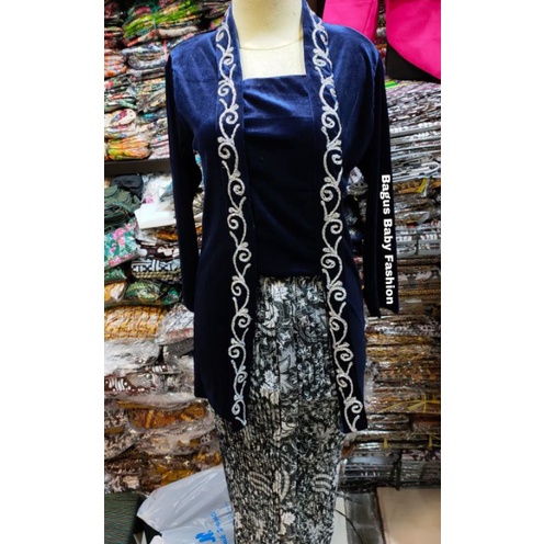 Kebaya Bludru Ukir Bunga Jepara Cantik