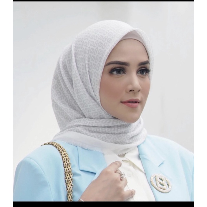 Tapis Square Buttonscarves in Vanilla