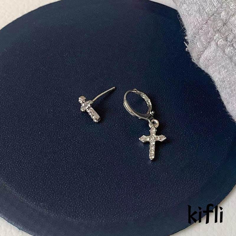 Anting Stud,Asimetris Desain Salib,Aksen Berlian Kilau