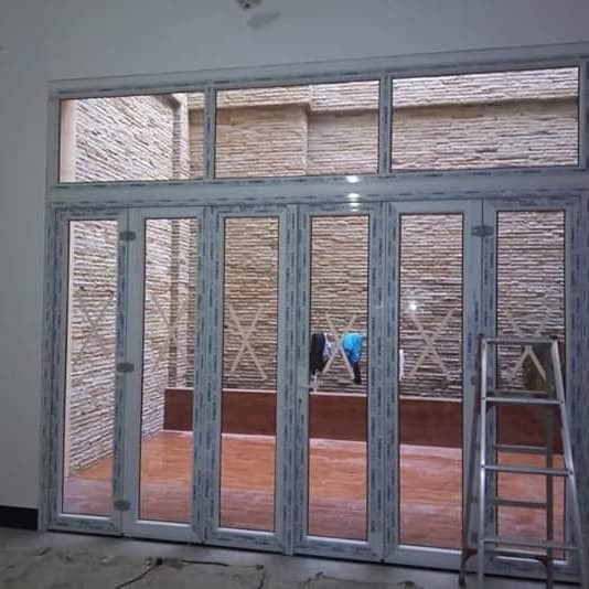 pintu lipat alumunium.pintu lipat kaca.pintu lipat minimalis.alexindo