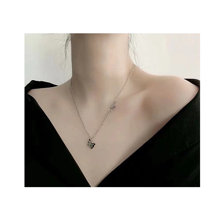 Net Red Butterfly pendek polos kalung wanita sederhana gaya dingin tembaga berlapis emas kalung popu