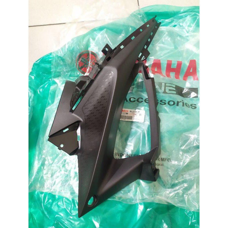 COVER FAIRING SAYAP DALAM KANAN R15 VVA ORIGINAL BK6-F117W-00