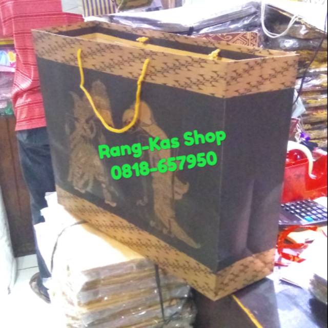 

Paper bag Batik Wayang Gold XL Landscape kraft doff