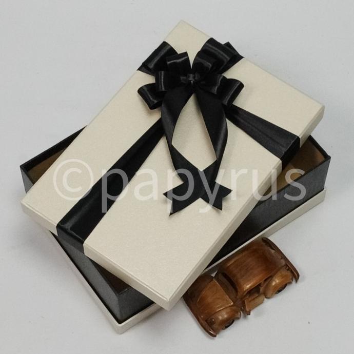 

[COD] PAPYRUS Sandwich 20x30 Tinggi 10cm Kotak Kado Gift Box [COD]