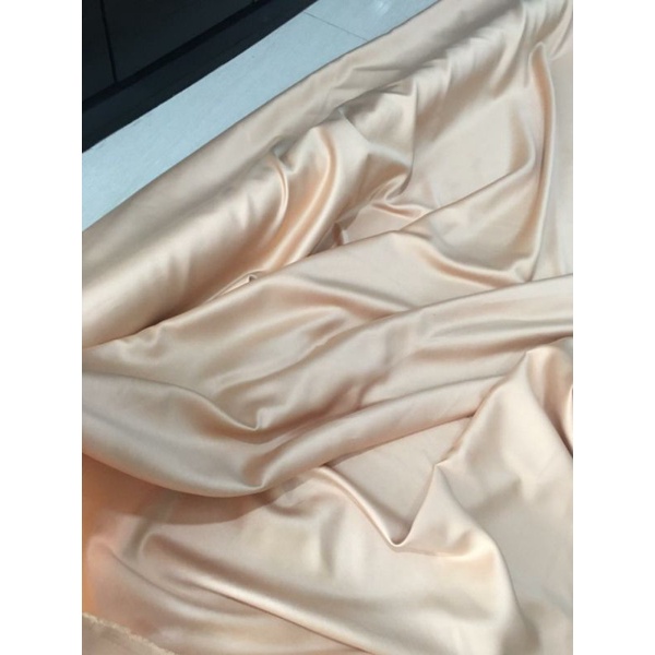 Kain Satin Velvet Roberto Cavalli Warna Kuning Gading