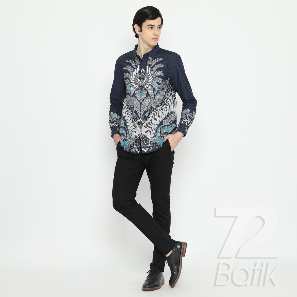 KEMEJA BATIK PRIA Aksara Batik Premium Katun Primisima Kemeja Lengan Pendek Pria Warna Hitam Silver 724634 Cap 72 - Baju Atasan Pakaian Setelan Batik Pria Cowok Laki Laki Remaja Keluarga Kantor Lengan Pendek Modern Slimfit Slim Fit Premium Kekinian