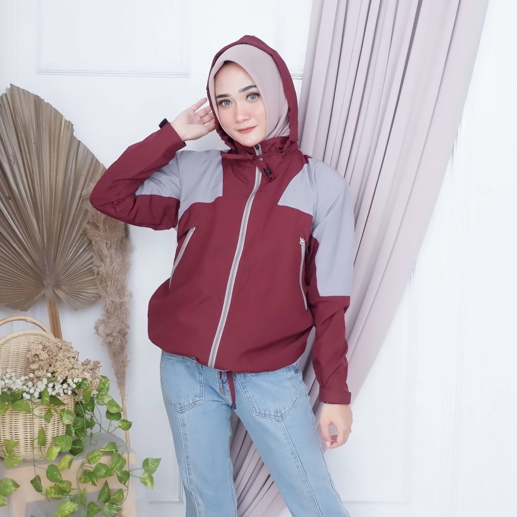 Justrue Jaket Gunung Wanita Waterproof Marun