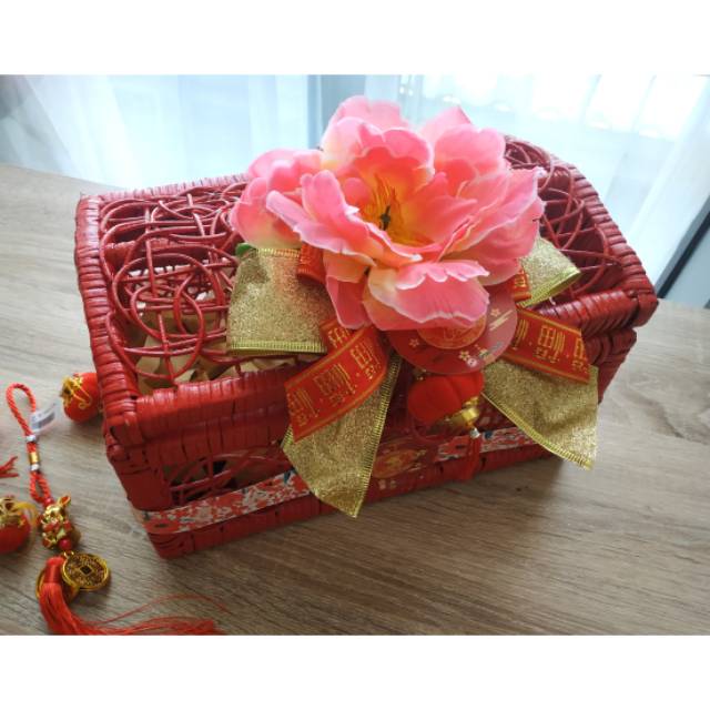 keranjang rotan peti /rotan imlek / box hampers