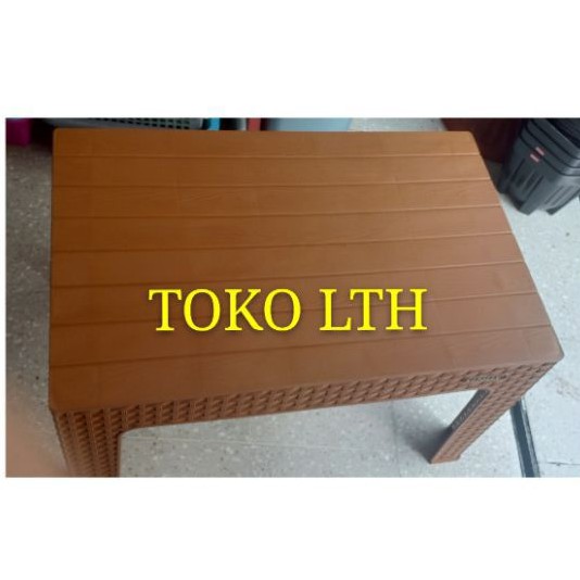 MEJA PLASTIK PERSEGI PANJANG MOTIF ROTAN ANYAMAN NAPOLLY / MEJA TAMAN TERAS / MEJA COKLAT