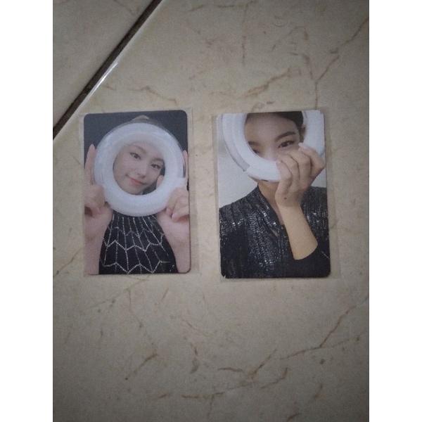 [OFFICIAL] YEJI & LIA LIGHTRING PHOTOCARD