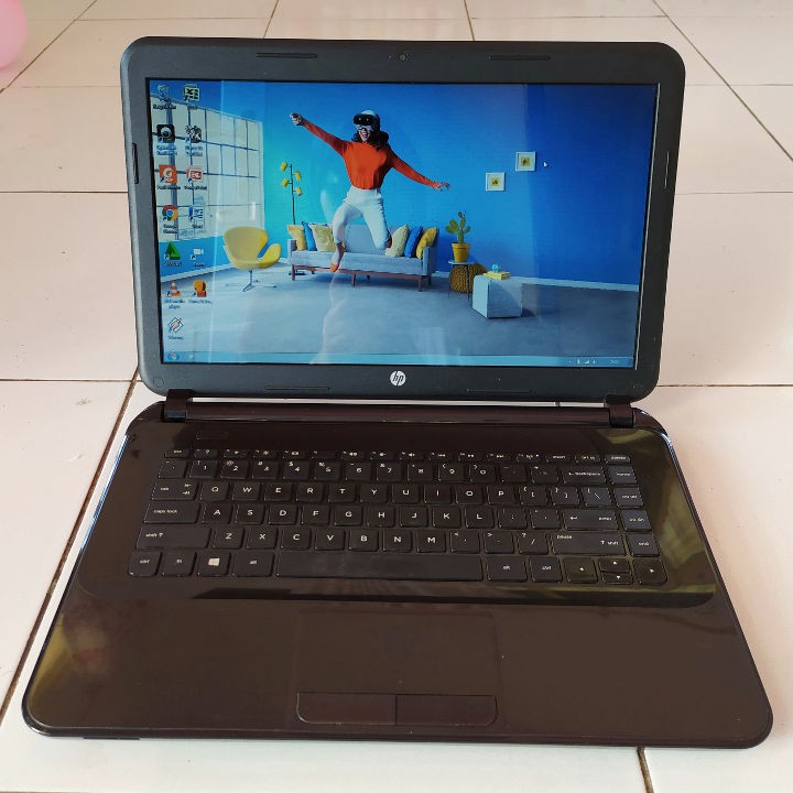 HP 14-d010AU Warna Hitam Black Laptop second bekas murah RAM 2 GB