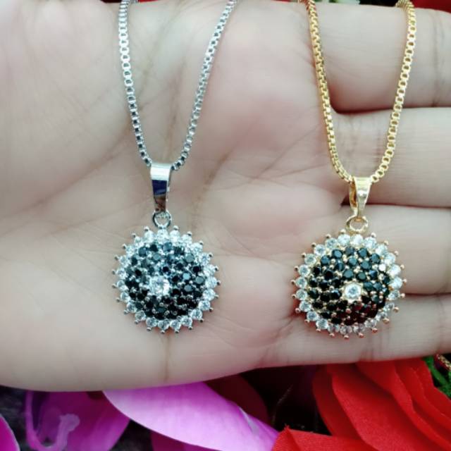 Kalung Dan Liontin Bunga mata hitam