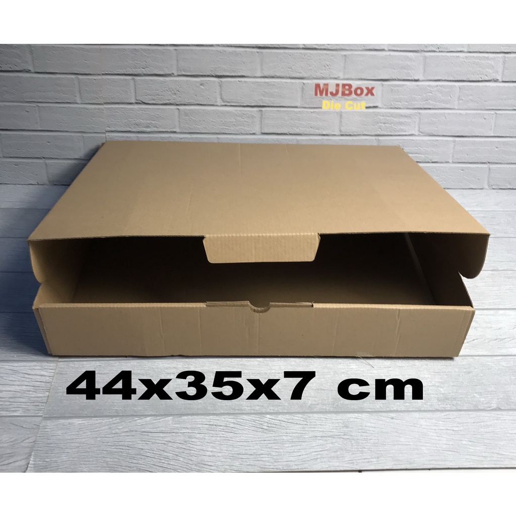 

Kardus uk. 44 x 35 x 7 cm....Die Cut karton box untuk Kotak Aksesoris dll model box pizza