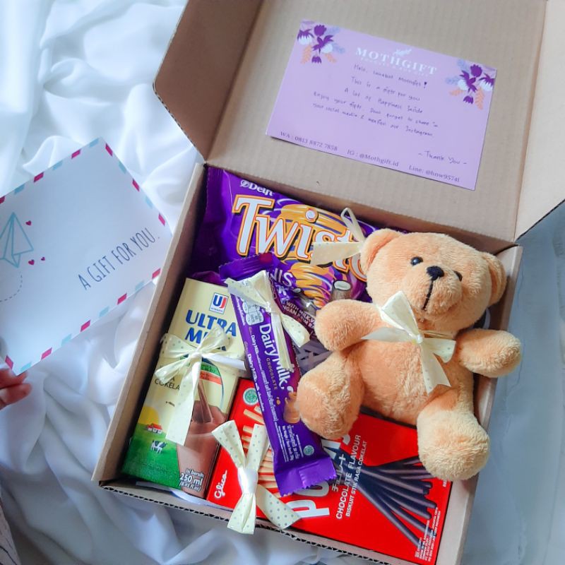 

Giftbox | snacks box | Hadiah Ulang Tahun | Hadiah Wisuda | Hampers Custom