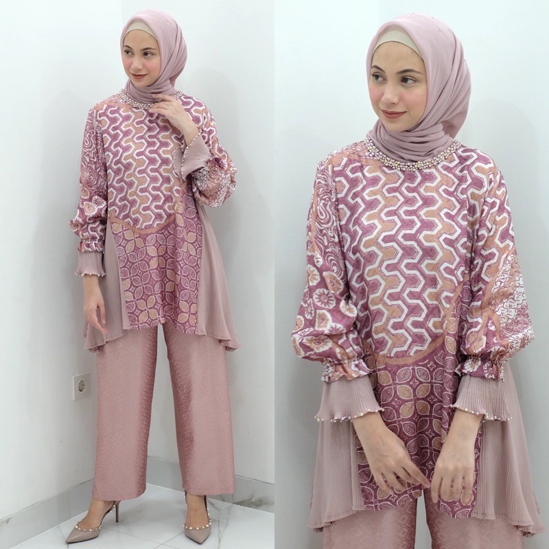 Lyla Pleats Sarah The Label