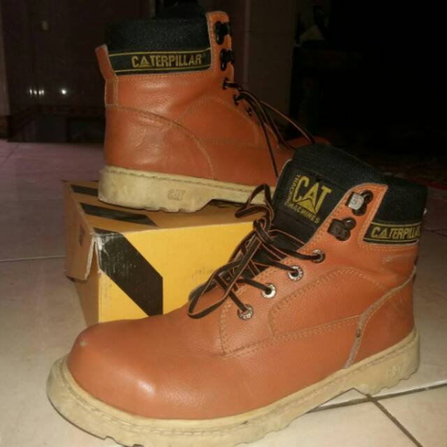 Preloved Sepatu caterpillar original