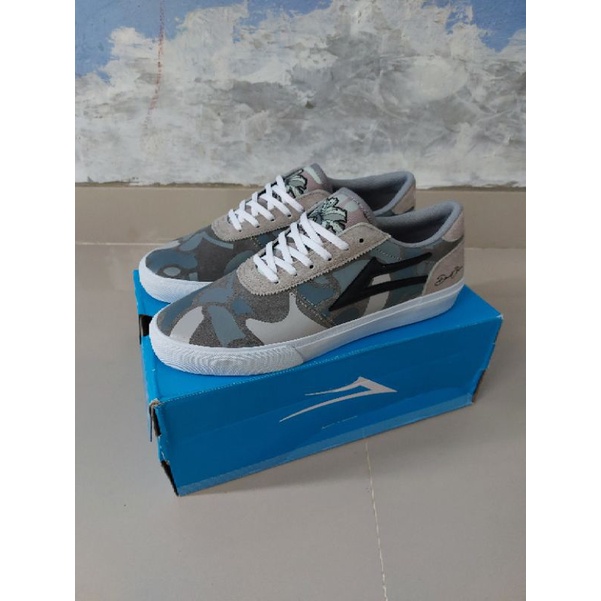 SEPATU LAKAI MANCHESTER GREY CAMO SUEDE/FREE KAOSKAKI/BISACOD