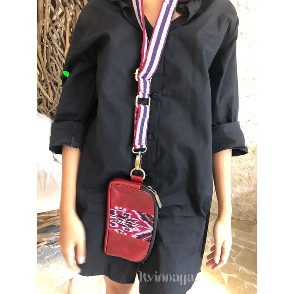 Hanging wallet kulit tenun sumba