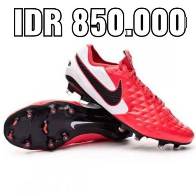 Sepatu bola nike
