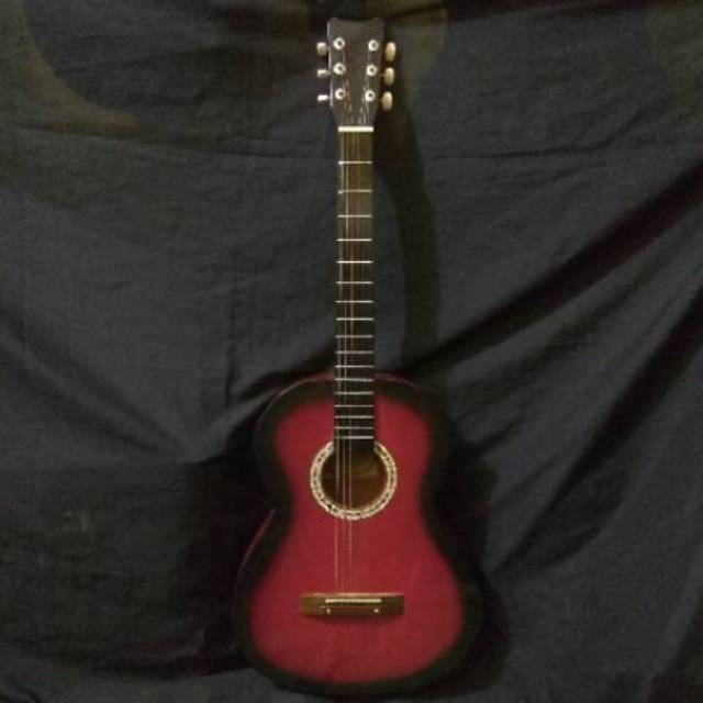 Gitar akustik Yamaha string