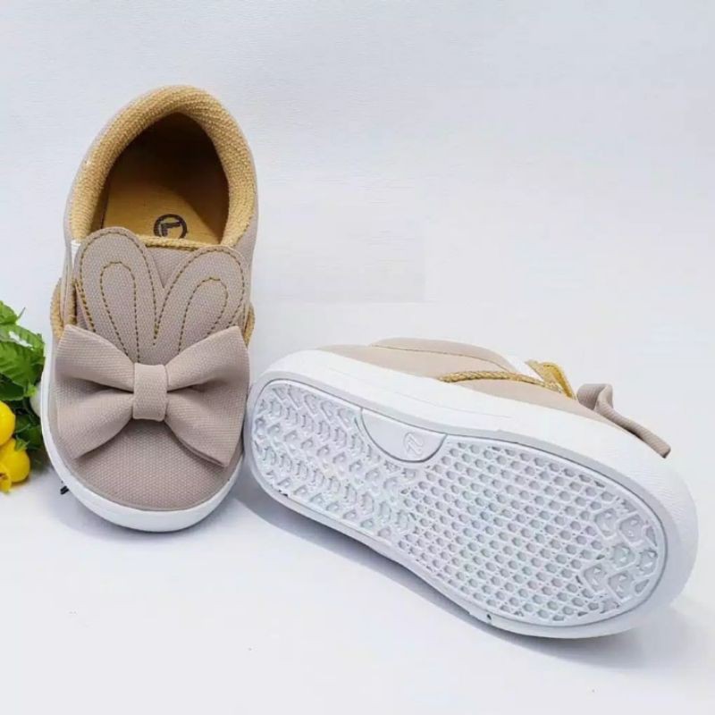 sepatu anak perempuan slip on model kelinci size 22-25