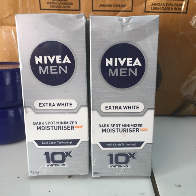 extra white dark spot minimizer moisturiser