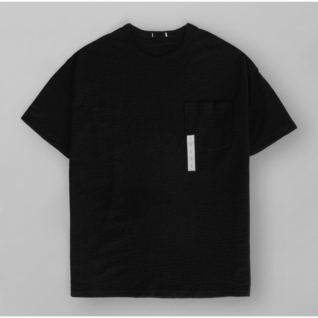 Kaos Baju Gu by Uniqlo Oversized Pocket Tee Black Textured