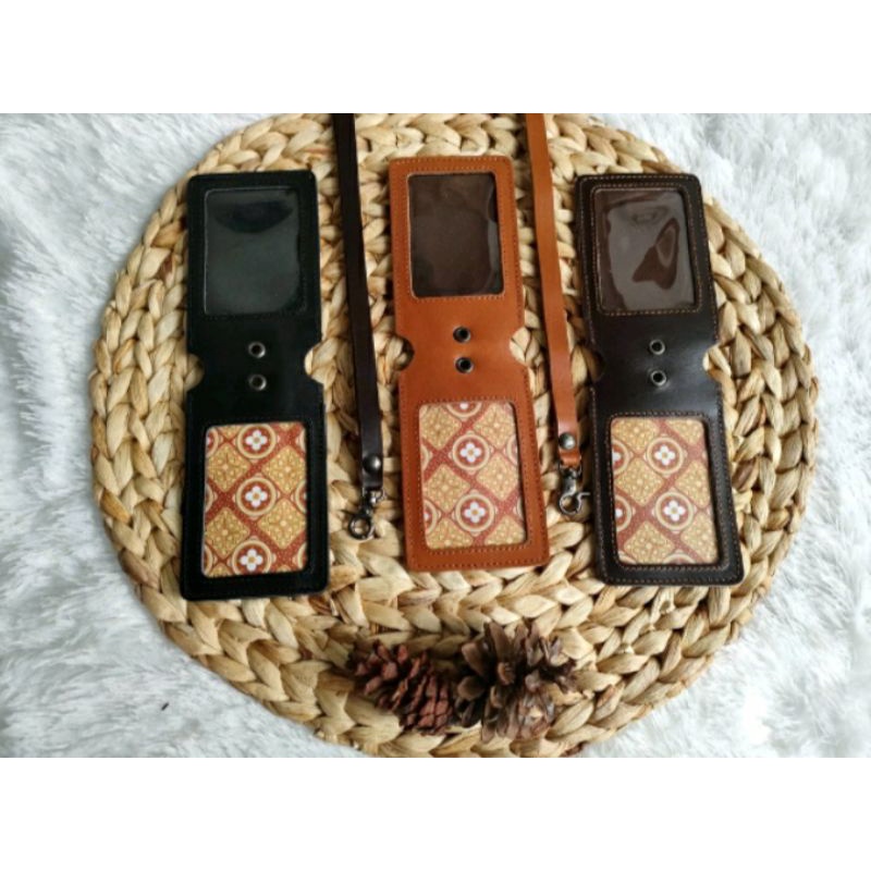 

Name Tag Kulit / ID Card kulit Asli Bolak Balik / ID Card Holder Magnet