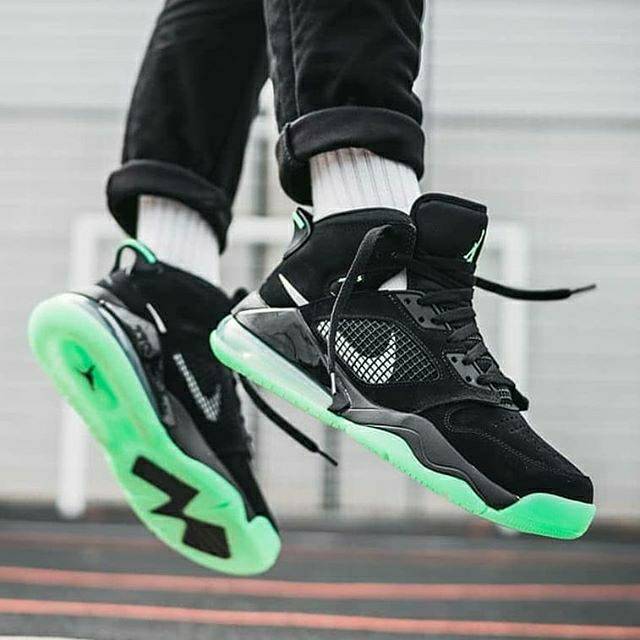 nike air jordan mars 270 green glow